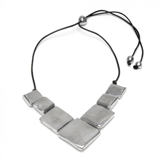 COLLANA FILO PLACCHE QUADRATE